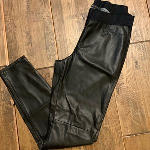Ann Taylor faux leather leggings. Size 8